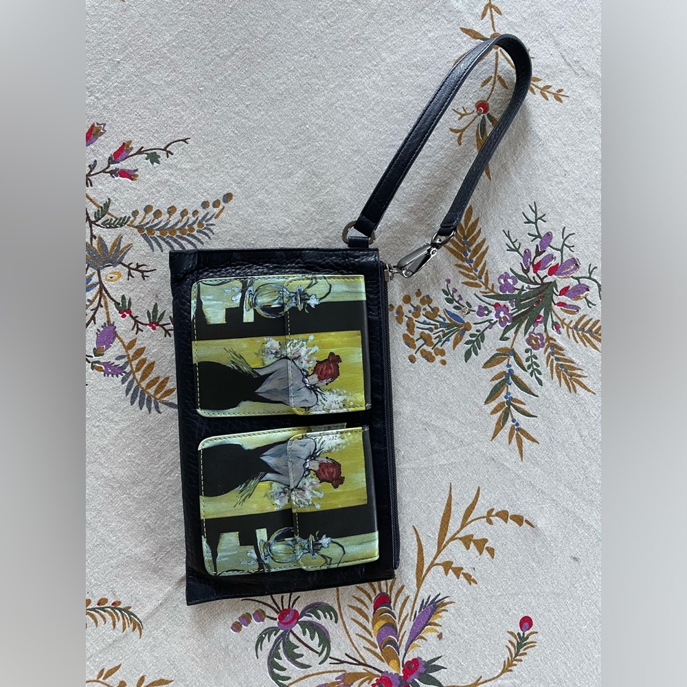 Beautiful soft leather wristlet with magnet front pockets.
